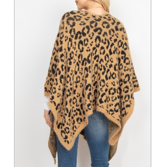 Leopard Print Knit Poncho - Picture 4 of 9